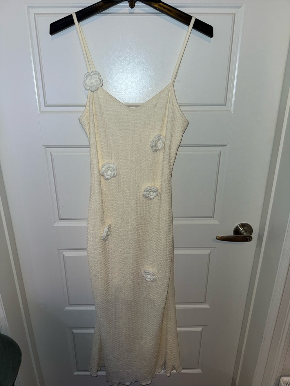 Elegant Cream Floral Appliqué Slip Dress - Picture 4 of 6